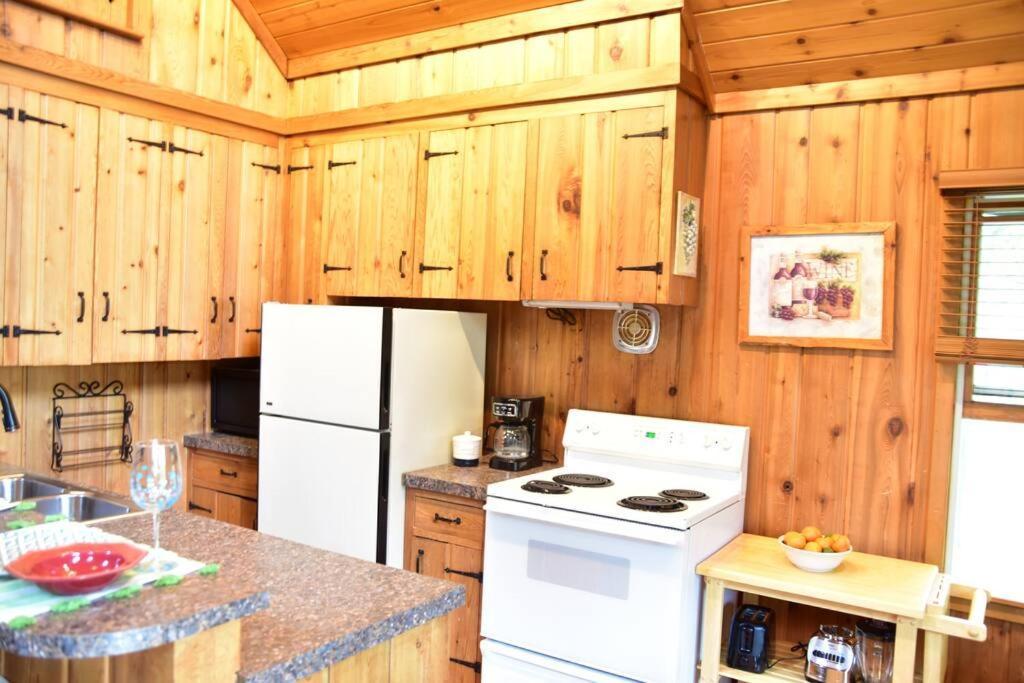 Quiet And Comfy 3Bed/2Bath - Chalet With Hot Tub. Cedar Eksteriør bilde