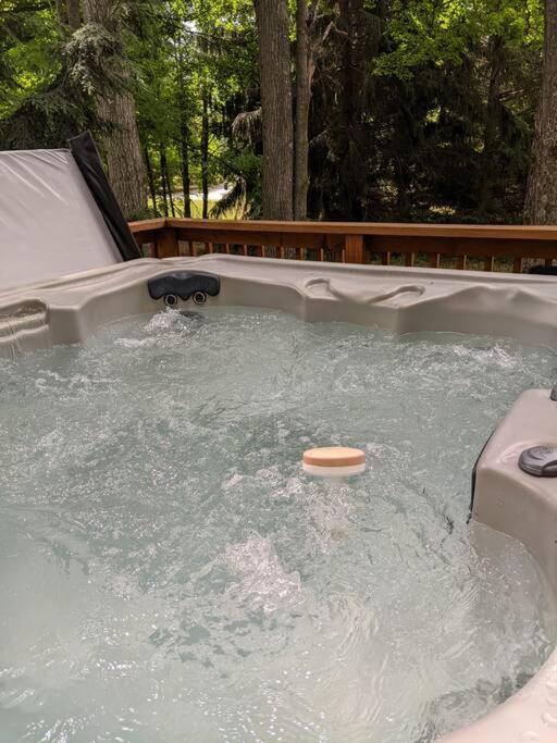 Quiet And Comfy 3Bed/2Bath - Chalet With Hot Tub. Cedar Eksteriør bilde