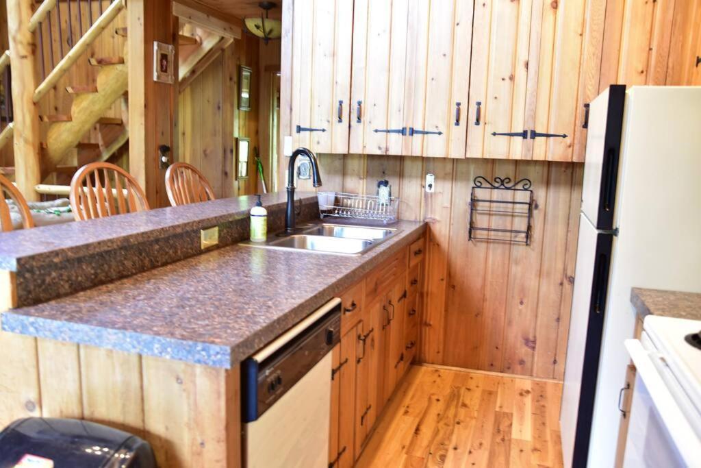 Quiet And Comfy 3Bed/2Bath - Chalet With Hot Tub. Cedar Eksteriør bilde